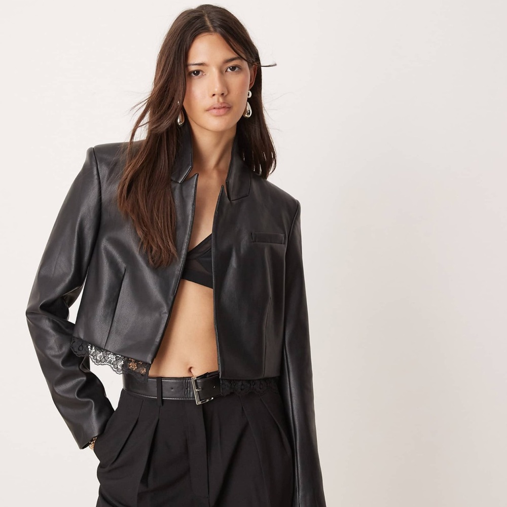 Miss Selfridge Tailored Crop Blazer in Black - 6